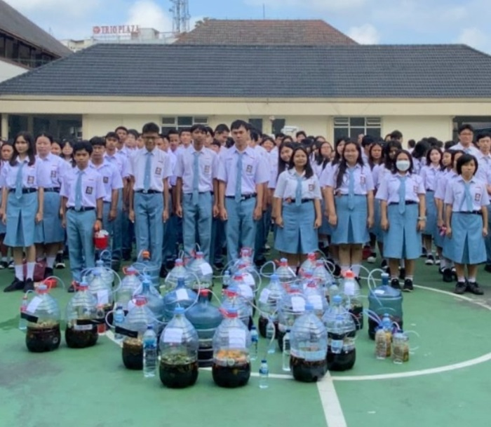 Perwujudan KPKC : SMA Tarakanita Magelang Membuat Eco Enzym
