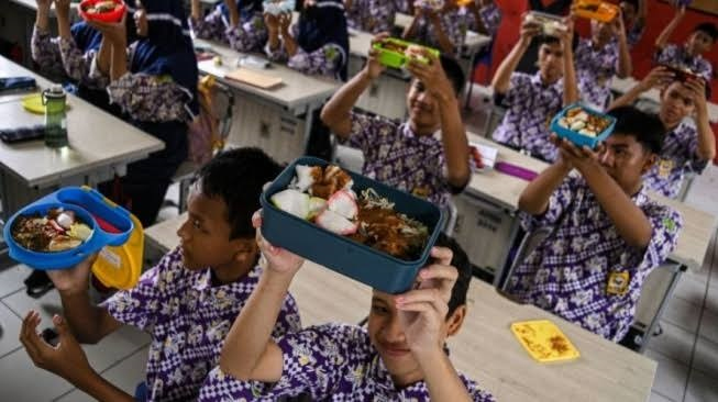 APBN 2025 Mengalokasikan Anggaran Pendidikan Untuk Makan Siang Bergizi. Pemerhati Pendidikan; Pemerintah Tidak Berpihak pada Layanan Pendidikan Berkualitas