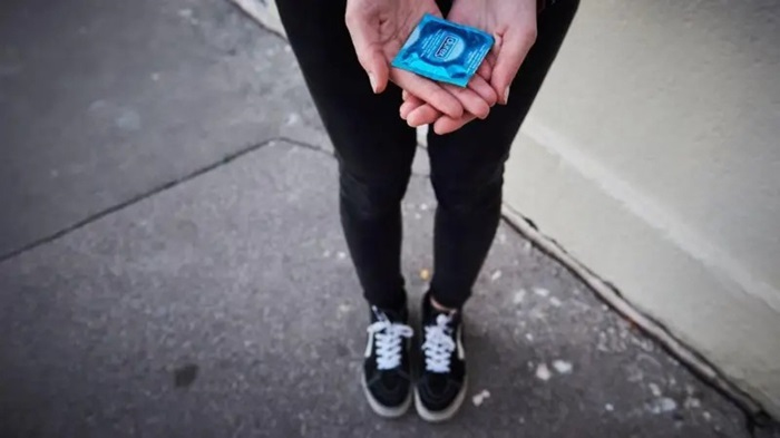 Kontroversi Mengenai Aturan Penyediaan Alat Kontrasepsi Untuk Kesehatan Reproduksi Bagi&nbsp;Remaja