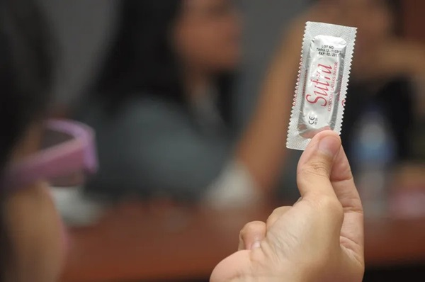 Alat Kontrasepsi Dibagikan kepada&nbsp;Remaja?