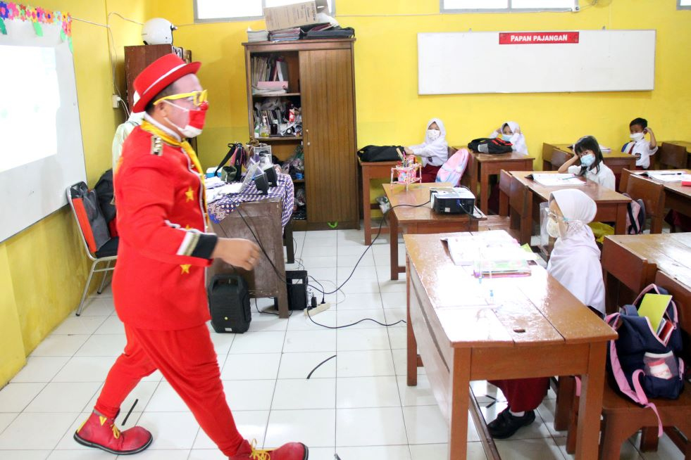 Guru Jangan Jadi Badut: Belajar Nggak Harus Menyenangkan