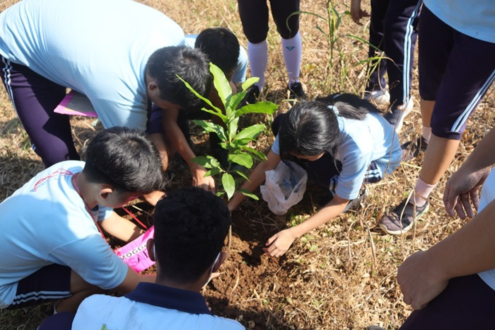 “Membangun Karakter dengan Menumbuhkan Kepedulian Terhadap Lingkungan”