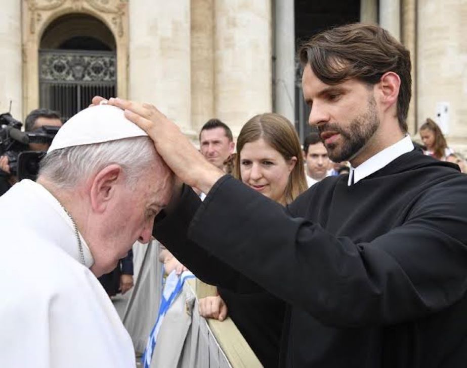 Paus Fransiskus, Sering Dibicarakan Orang Karena Sikap&nbsp;Ini